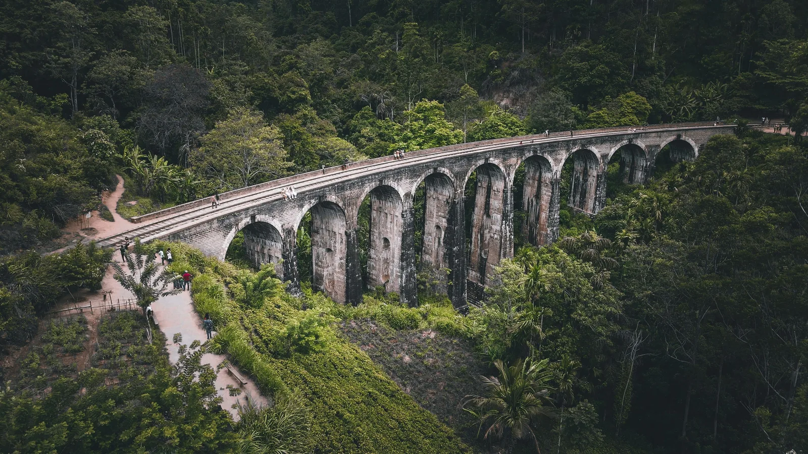 Iconic Nine Arches Bridge viaduct curving through tea hills in Ella, Sri Lanka.